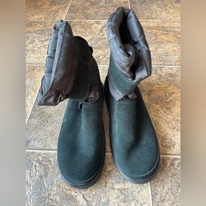 UGG Classic Short Pull On Weather Boots- Black, Men’s Size 9